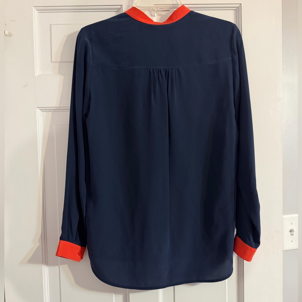 Vince NWT Navy Blue Long Sleeve 100% Silk Blouse Orange Trim Women's Size 2 - Picture 3 of 5